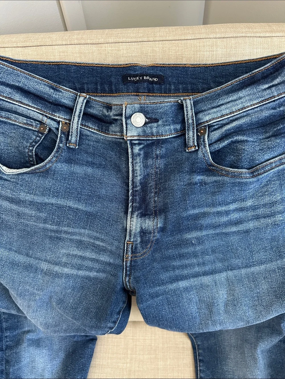 Lucky Brand Slim Men's Jeans in Medium Blue Denim with Contrast Stitching